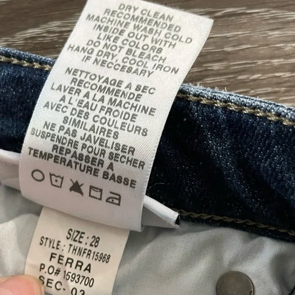 Joe's The Icon Mid Rise Skinny Ankle Raw Hem
Skinny Jeans Size 28 - Picture 9 of 9